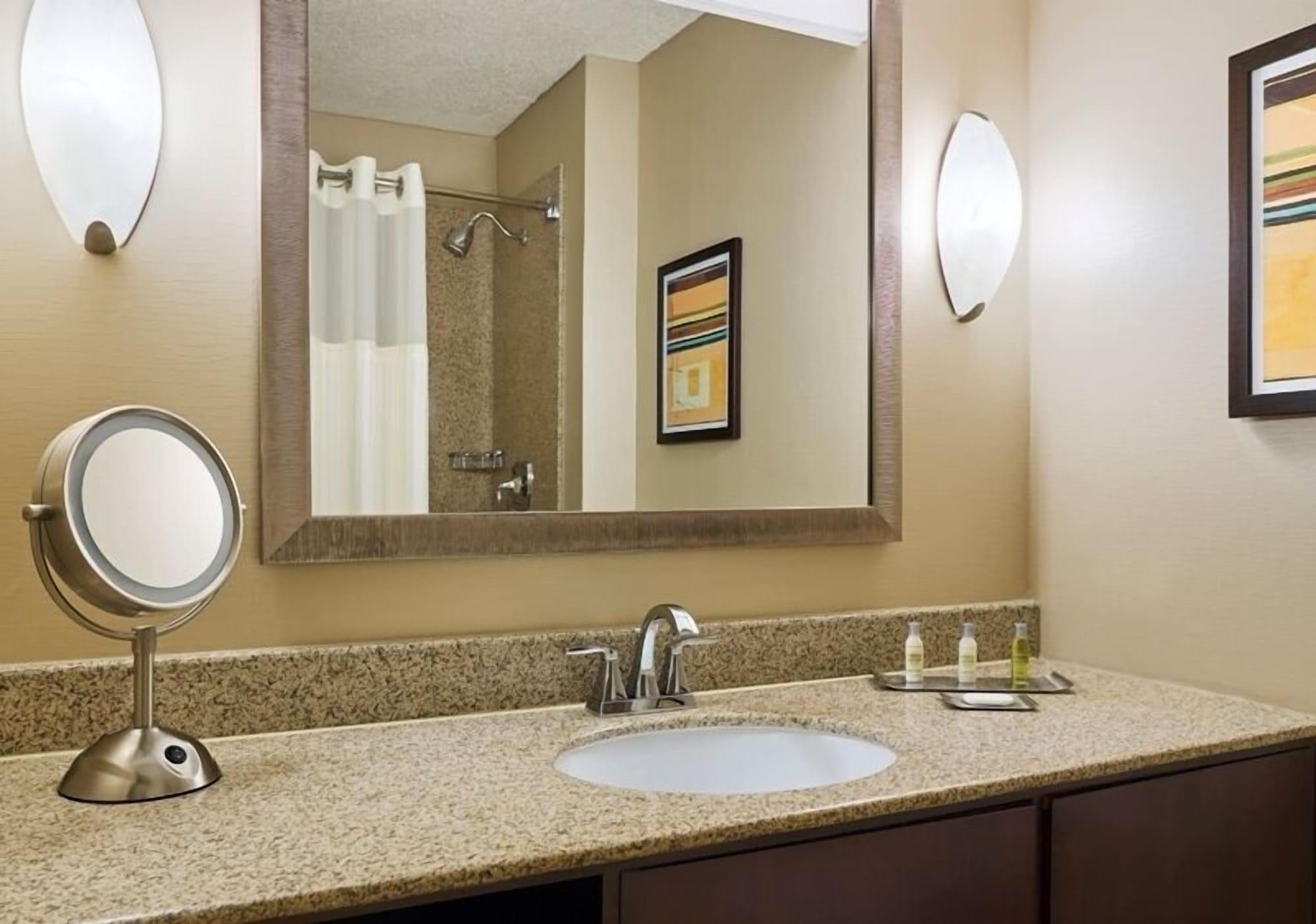 Doubletree By Hilton Houston Intercontinental Airport Hotel Екстериор снимка