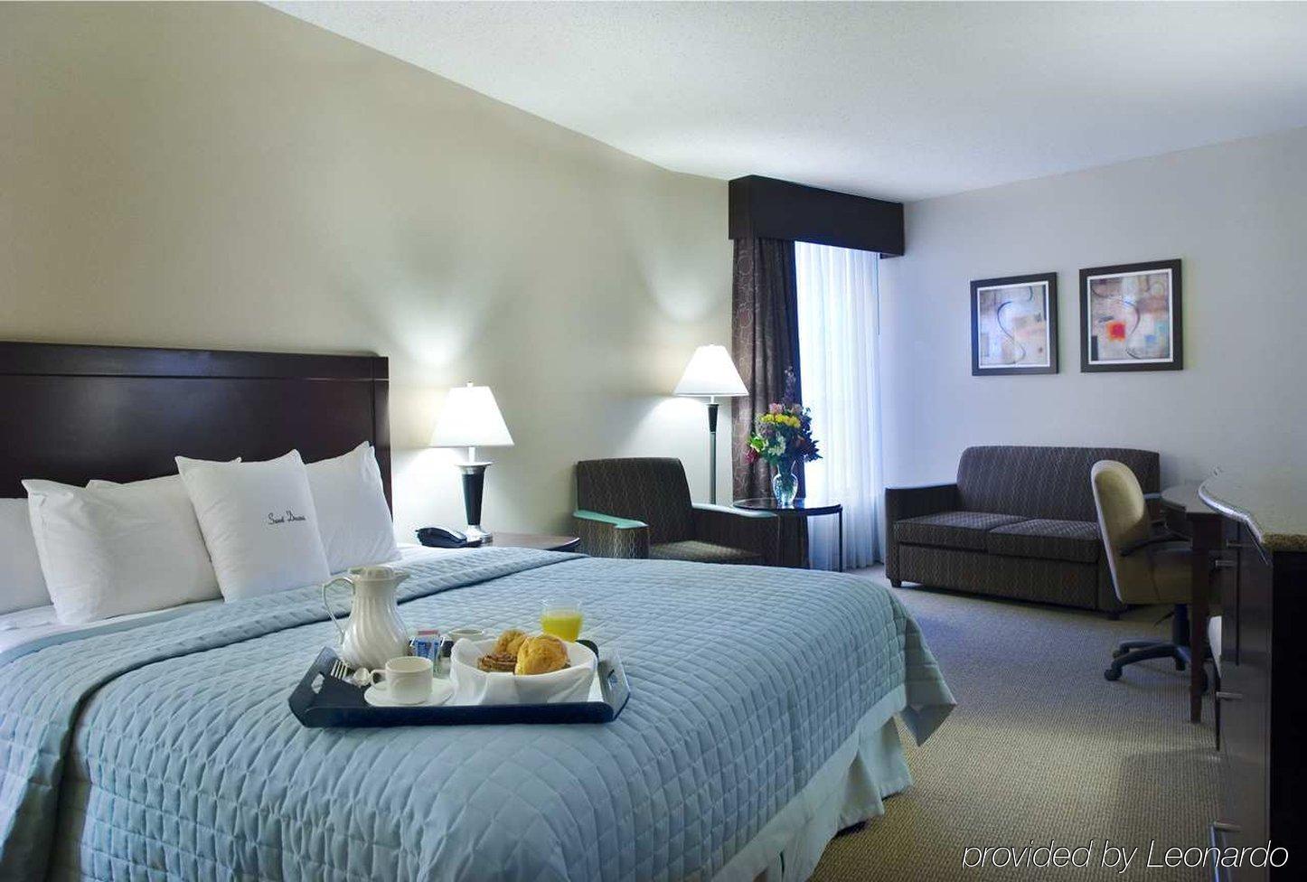 Doubletree By Hilton Houston Intercontinental Airport Hotel Стая снимка